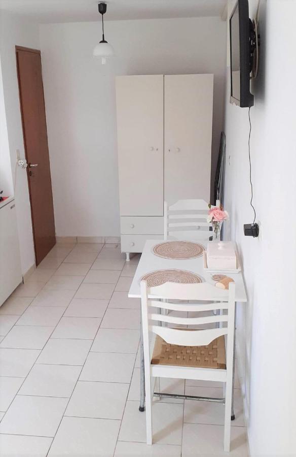 Daphnes Apartments Radzaklí Kültér fotó