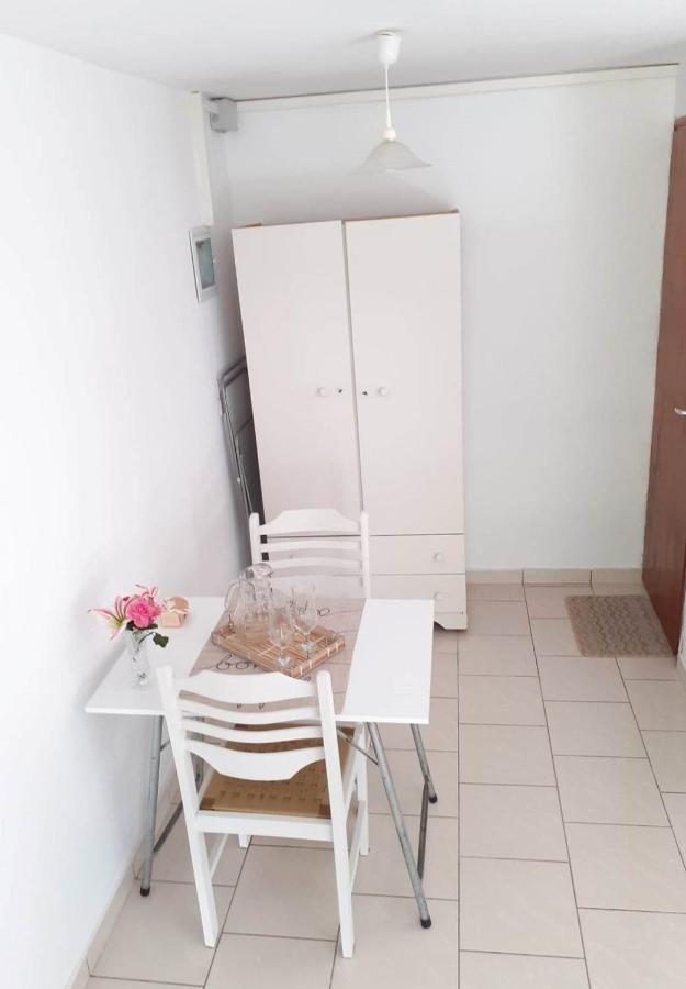 Daphnes Apartments Radzaklí Kültér fotó